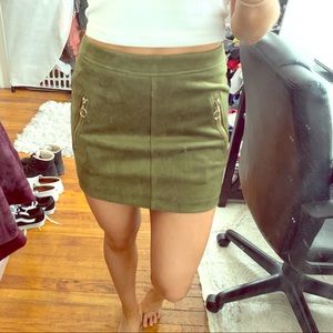 Velvet skirt with pockets